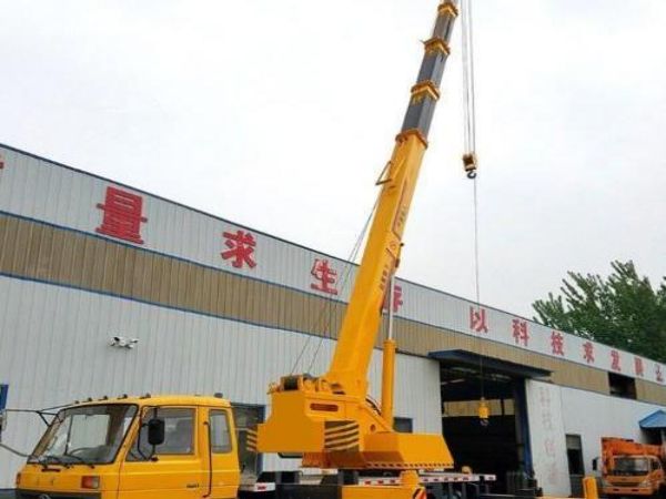 珠海市吊车出租_惠25吨吊车租赁价格是多少？